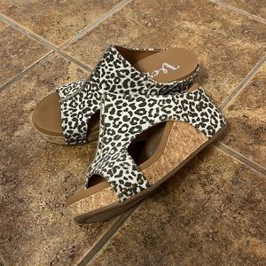 New very gypsy wedge sandals leopard print size 9
